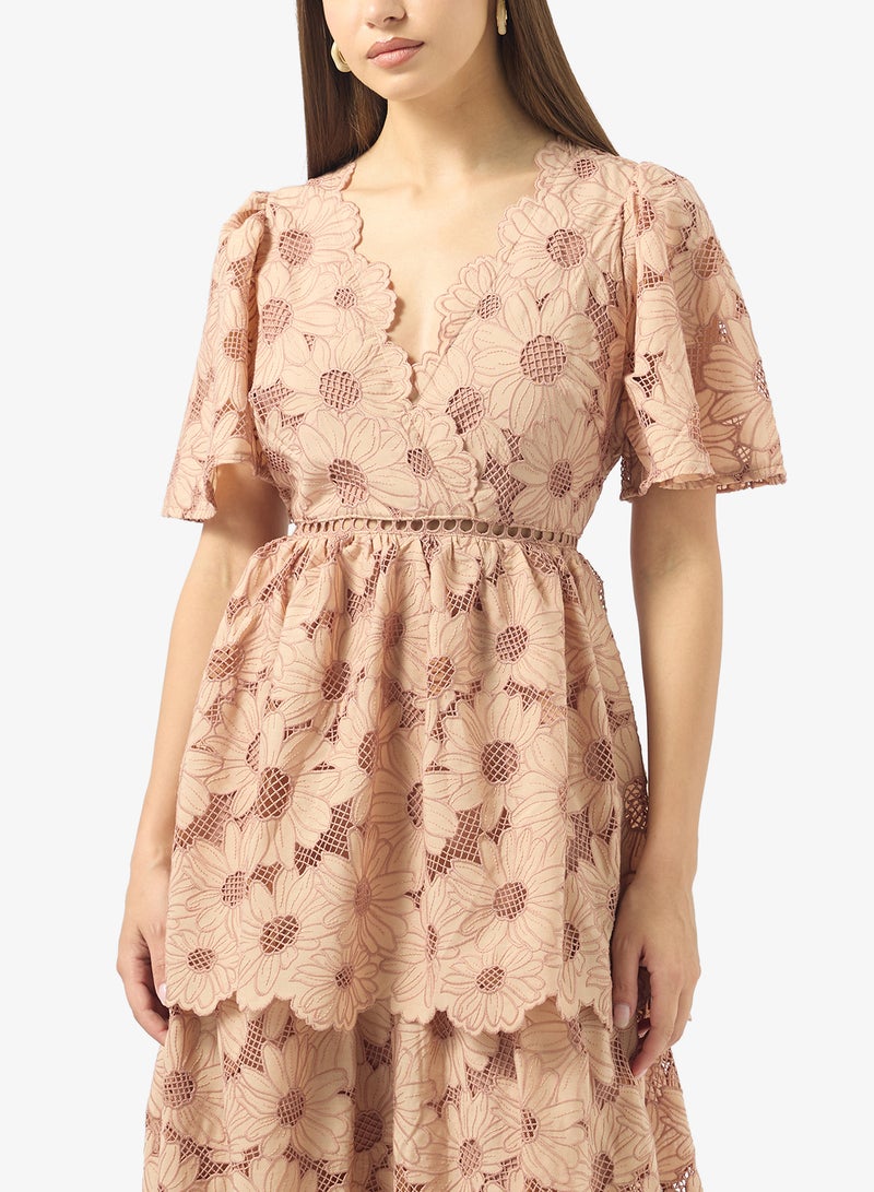 جاست مي فستان بطبعات زهور وياقة على شكل حرف  وطبقات - Image 3